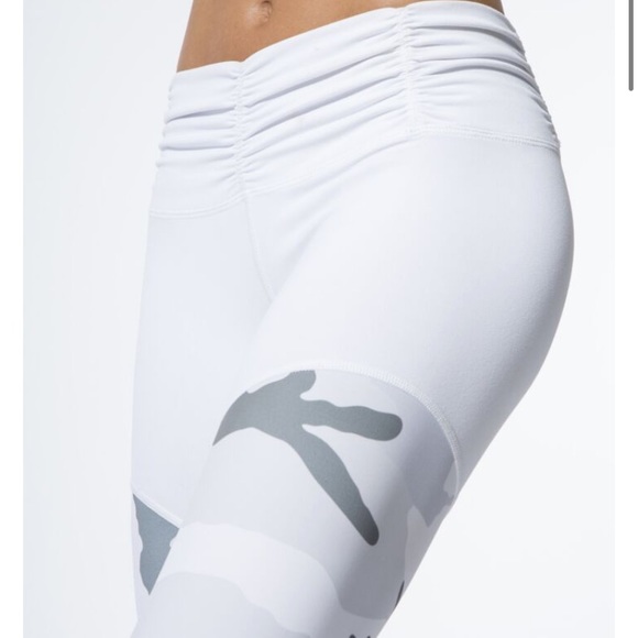 Carbon38 White Camo Hero Leggings barely worn - Picture 7 of 8